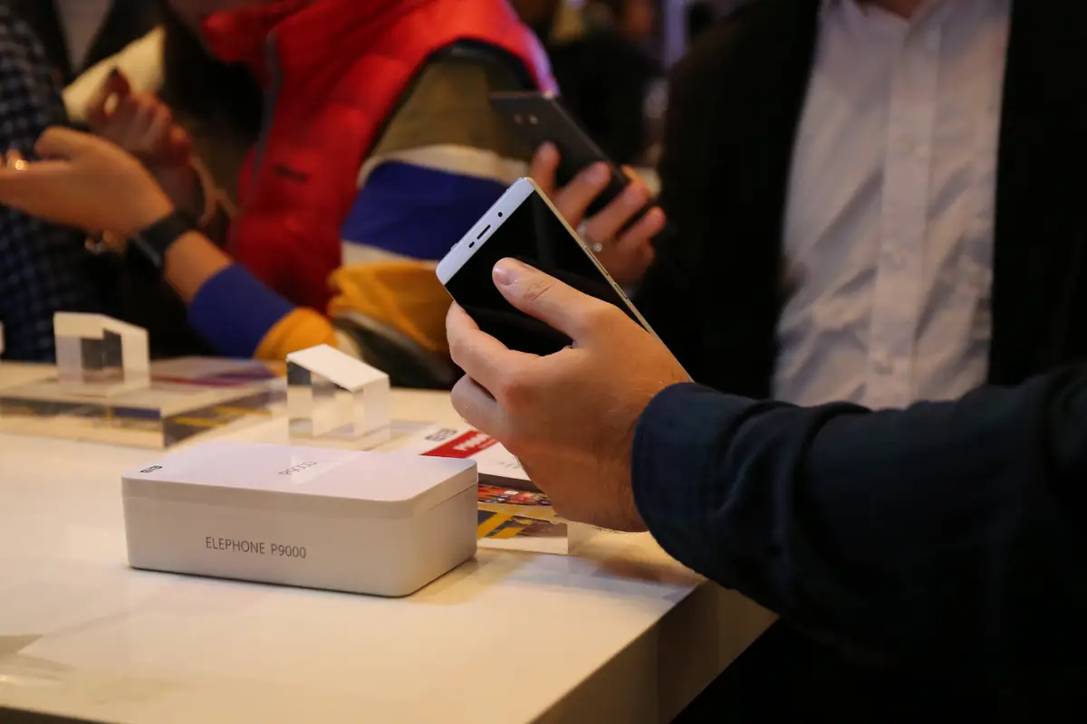 Elephone P9000 Edge getting Helio X20? and Elephone S3 totally borderless