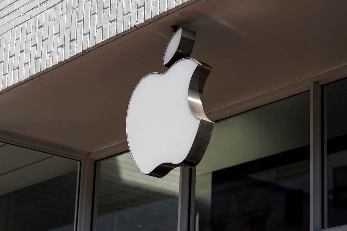 Apple to pay $30.5 million to store employees for bag searches