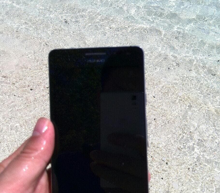 Huawei Ascend P2 turns up again appears to be waterproof!