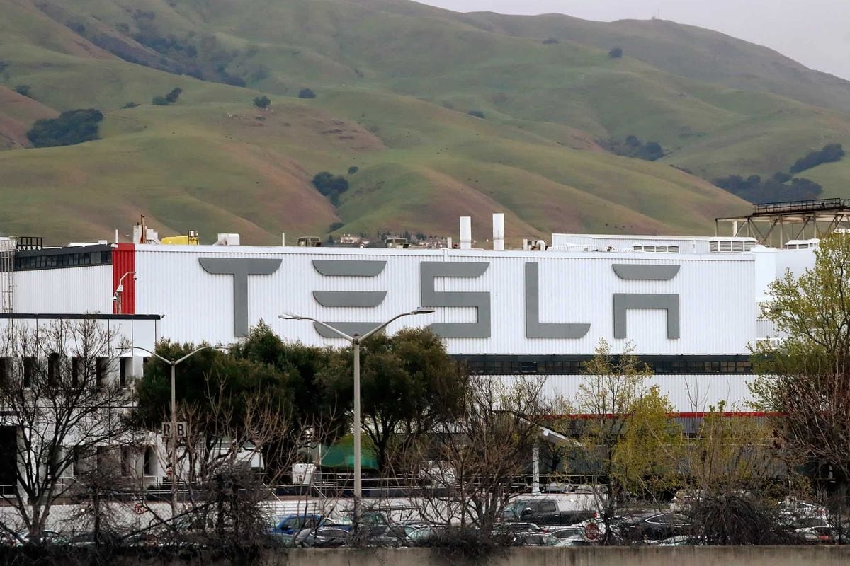 Here is why you cant resell a Tesla car within a year of buying it