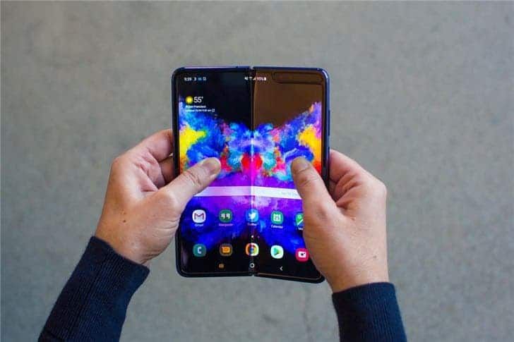 Samsung Galaxy Fold Won The DIA ‘Best Screen Of The Year’ Award