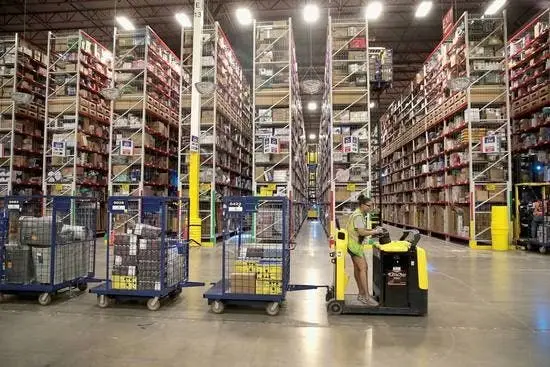 Amazon Began Using 'Distance Assistant' Based On AI To Track Workers' Social Distance
