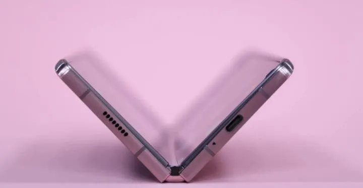 Samsung Galaxy Z Flip 3 Expected to be 'Cheap Version of Its Folding Flagship'
