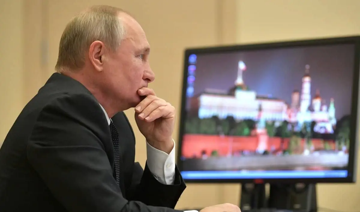 Vladimir Putin still uses Windows XP despite the risk of hacking
