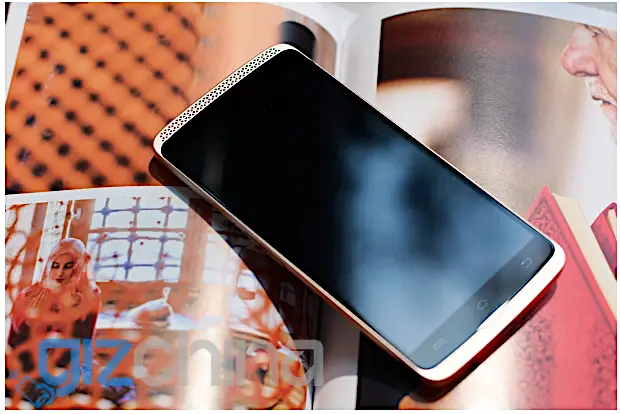 VK World knock of the ZTE Axon with their VK700 Max