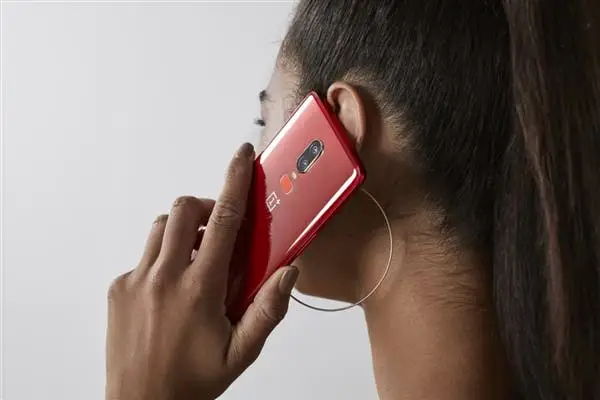 OnePlus 6 Amber Red released, priced at 3,599 Yuan ($542)