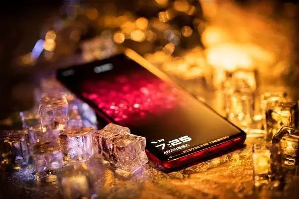 Huawei Mate RS Porsche Design Pays Tribute To Old World