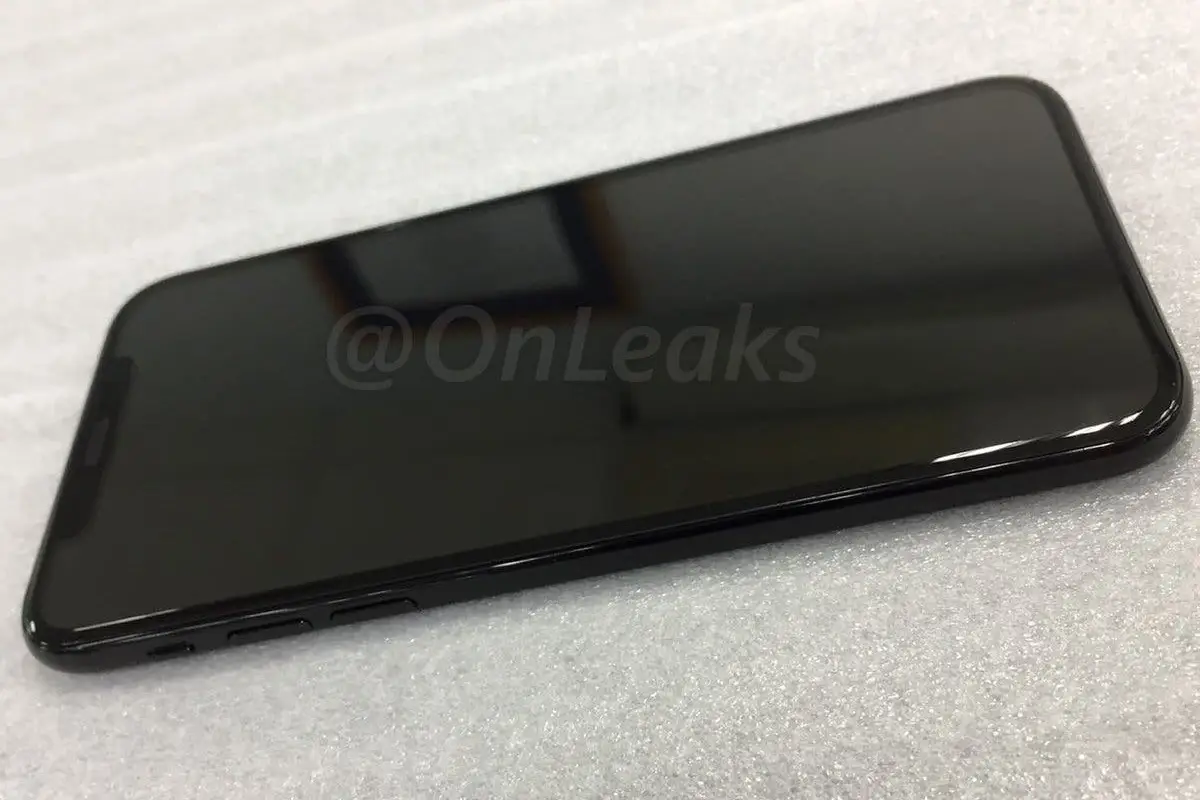 New iPhone 8 dummy unit appears, looks interesting
