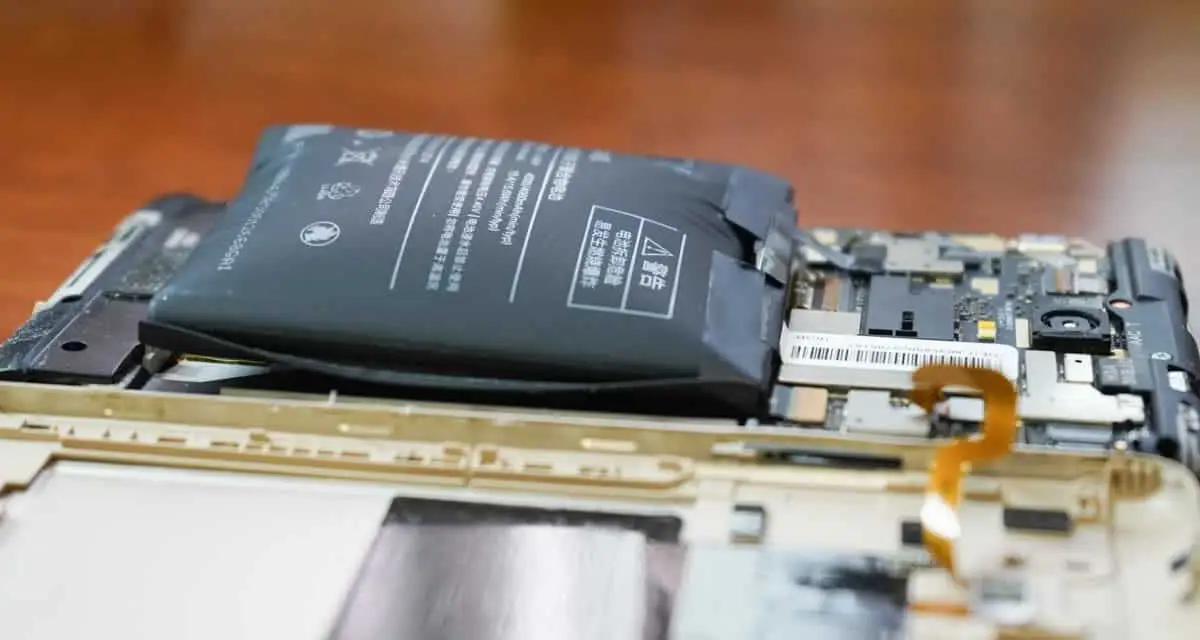 Samsung says it knew about battery bulging in Galaxy phones