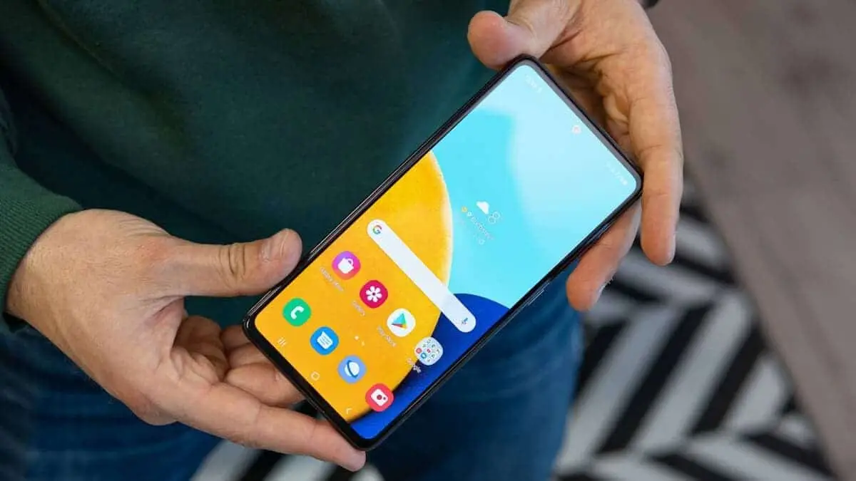 Samsung lets you hide photos before sending your smartphone for repairs