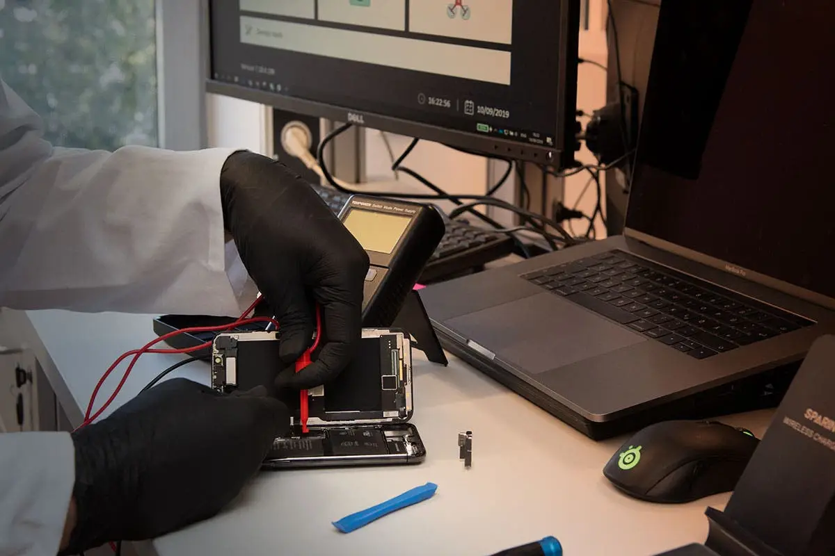 Israeli company claims it can internally unlock iPhones