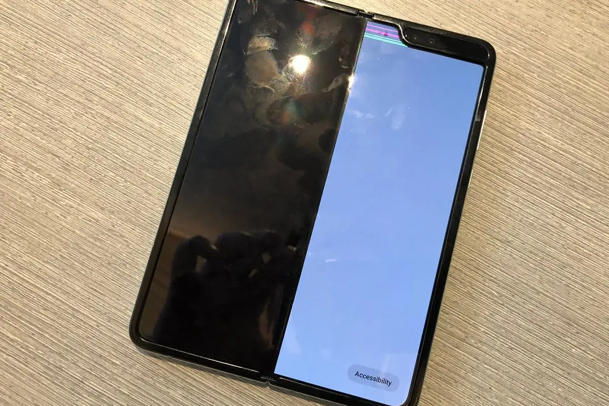 Multiple reviewers lament malfunctioning of Samsung Galaxy Fold display