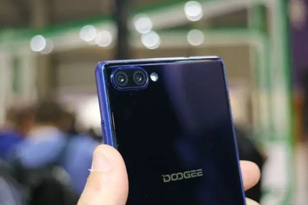 Doogee Mix, Xiaomi Mi Mix Clone Video Hands On!