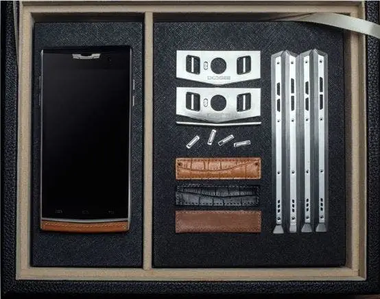 Doogee T3 wants to be a symmetrical phone with "Smart key" button