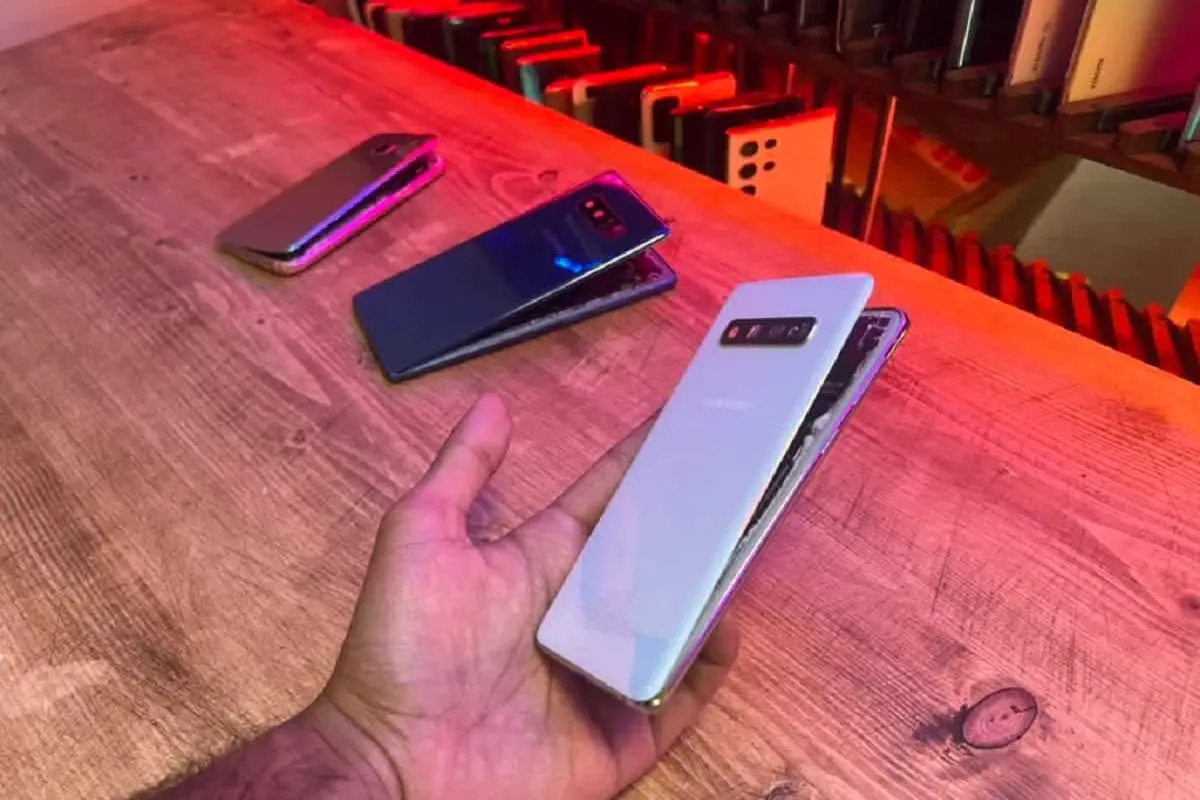 Samsung smartphone batteries keep swelling and exploding