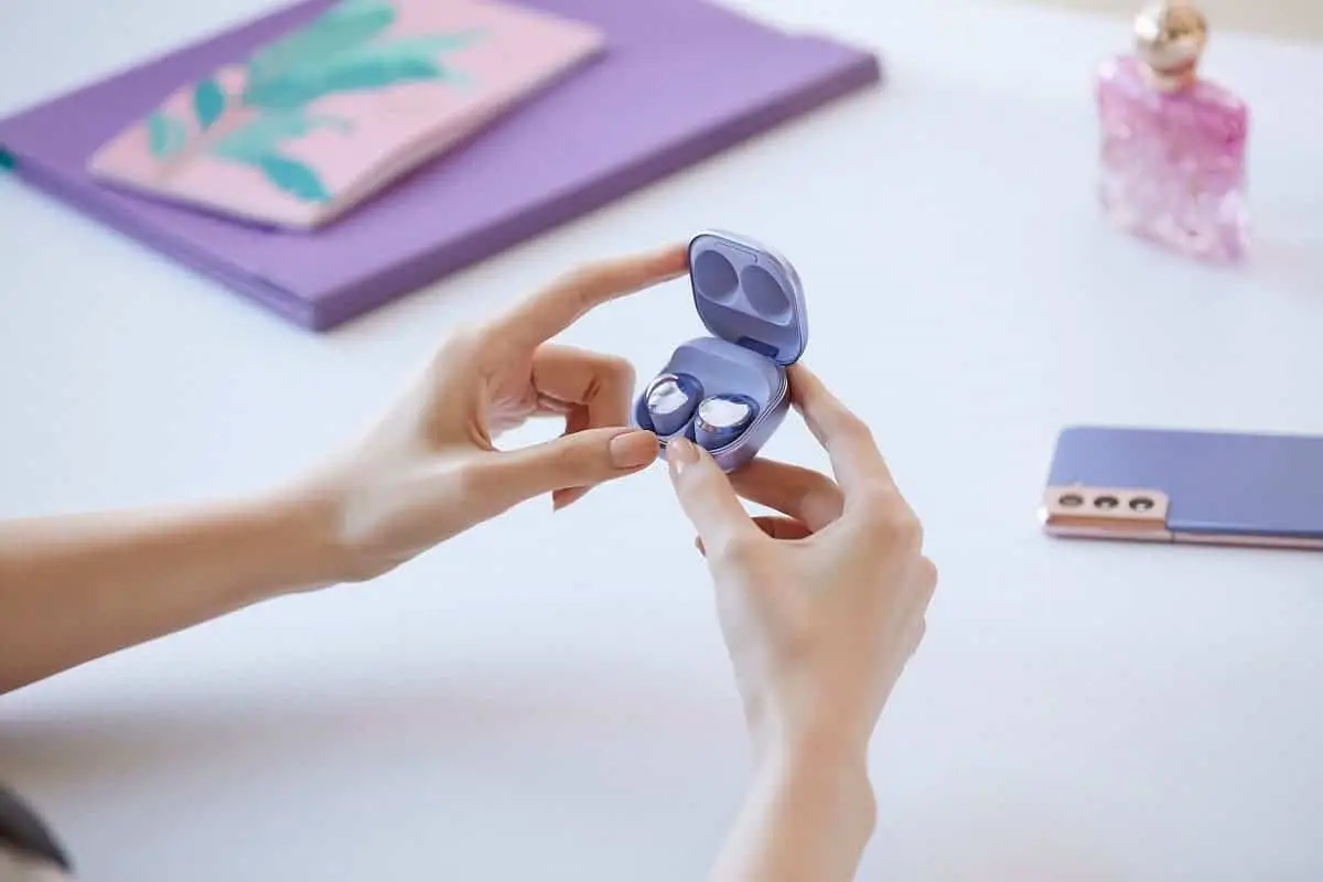 Samsung headphones accused of causing ear inflammation