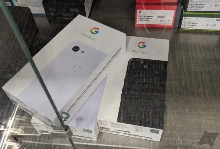 Google Pixel 3a XL retail box appears online