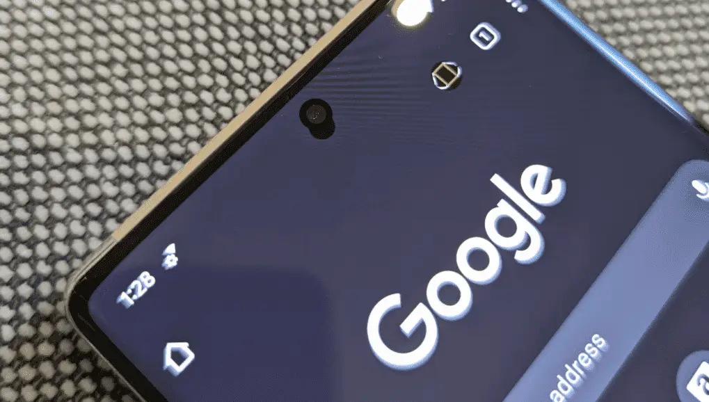 Google Pixel 6 Pro bug abnormally increases the size of the punch-hole