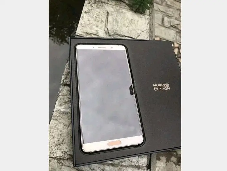 First Out-Of-The-Box Images Of Huawei Mate 10 Surface Online Hours Before Launch