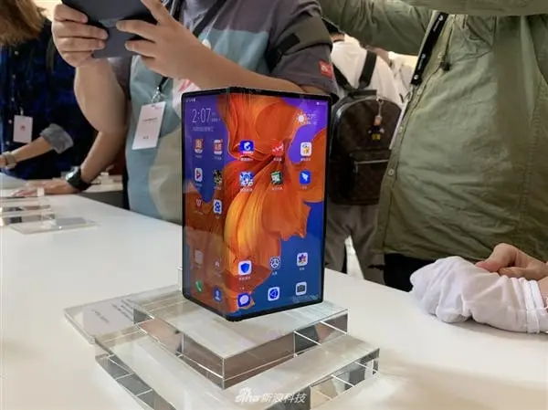 Huawei Mate X foldable phone uses BOE's display