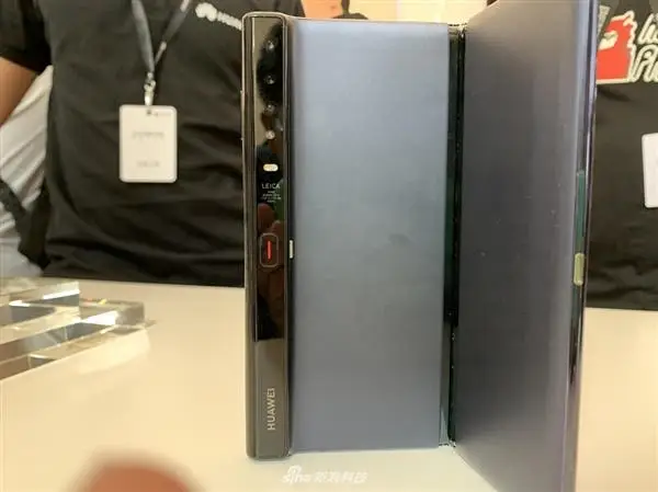 Huawei Mate Xs foldable phone to arrive in March 2020
