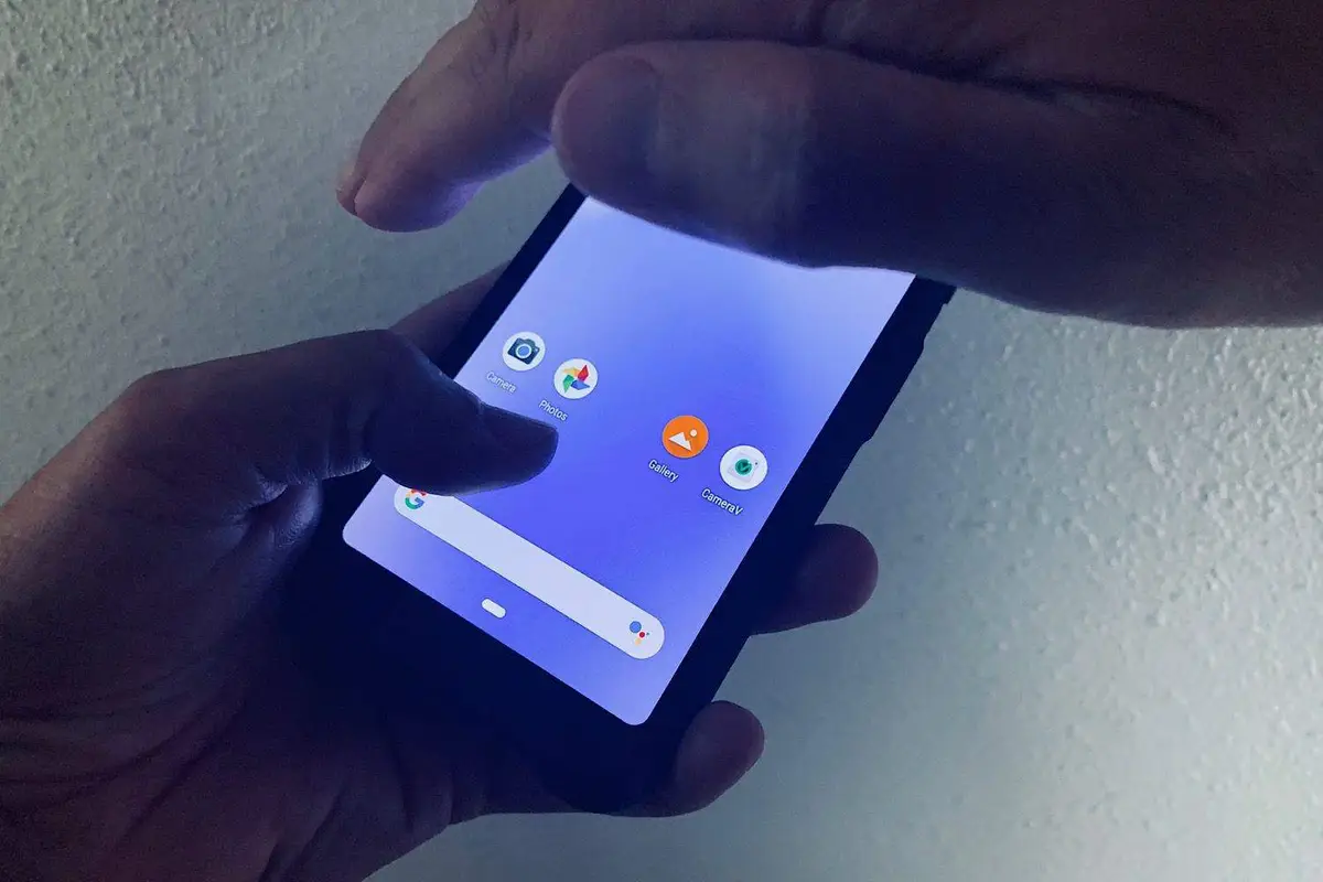 How to hide photos on your iPhone or Android smartphone