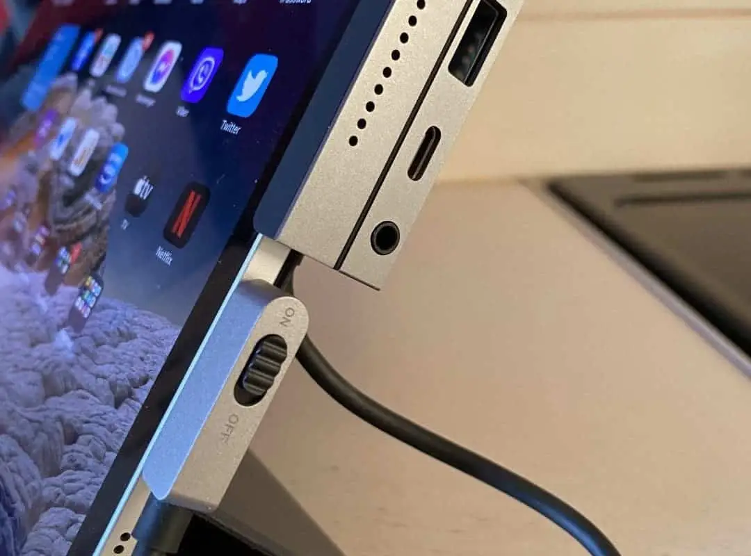 Baseus Bend Angle Type-C HUB: must have tool for your iPad