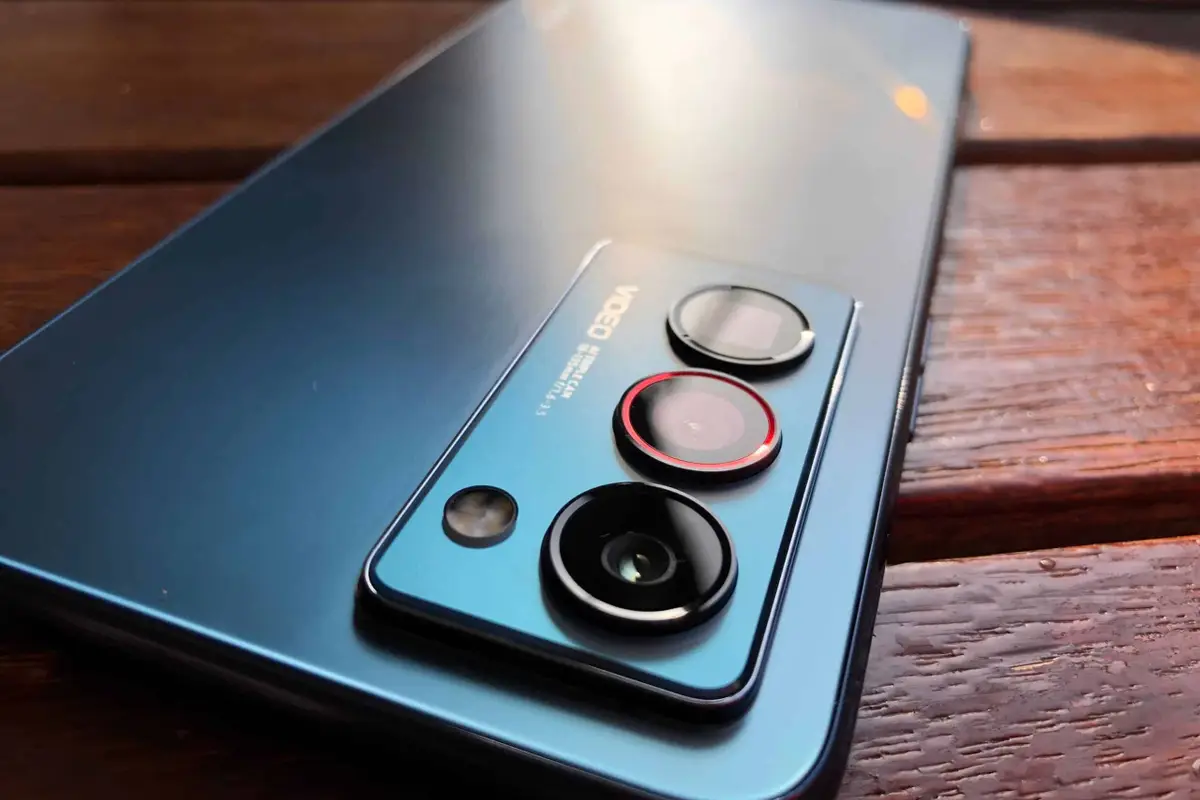 TECNO Camon 18 Premier review: wannabe a rockstar?