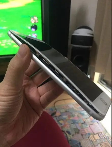 Apple Investigates Reports of iPhone 8 & 8 Plus Swelling Batteries