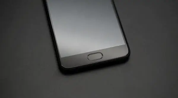 The Ivvi V3 shows up, is yet another dual camera phone but with a twist
