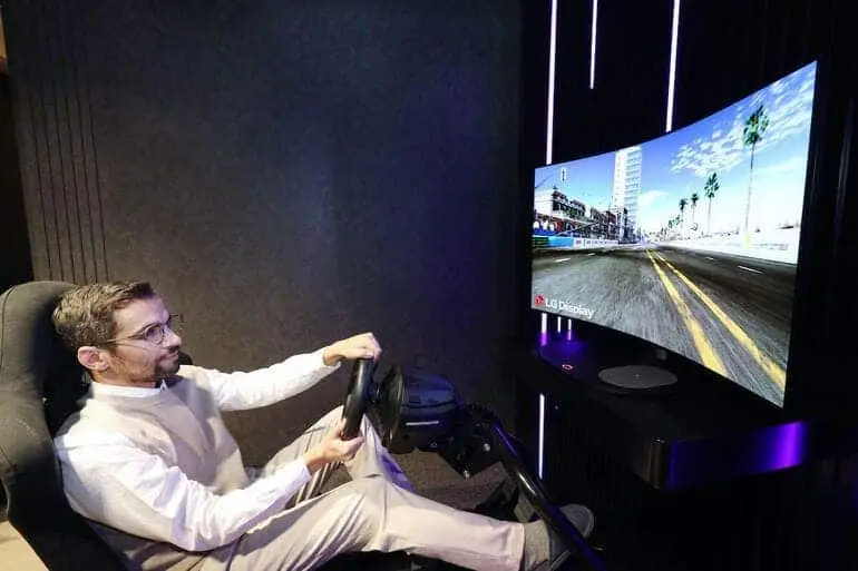 LG Display to release a bendable 48-inch OLED display