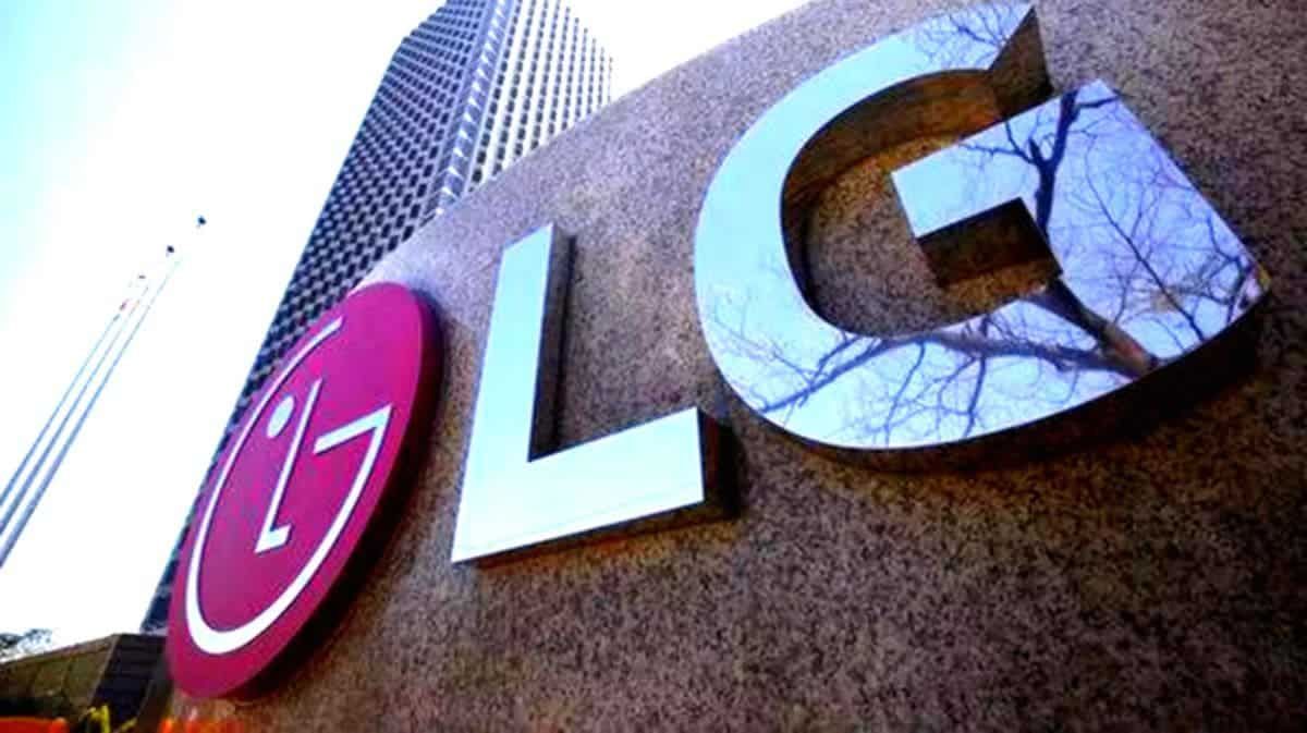 LG changed its mind and will start selling Apple products in its stores