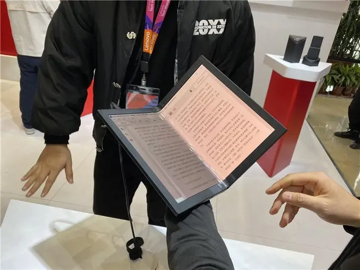Lenovo ThinkPad X1 foldable laptop shows multi-mode arbitrary switching