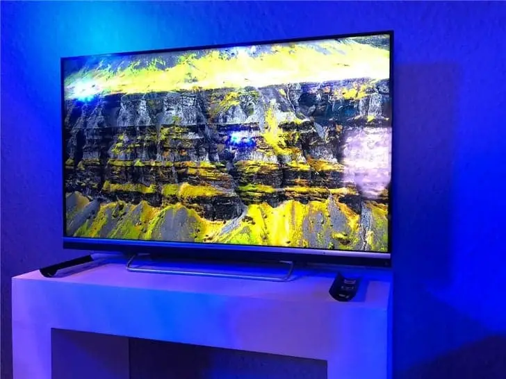 Nokia Smart TV real images with long JBL speakers exposed