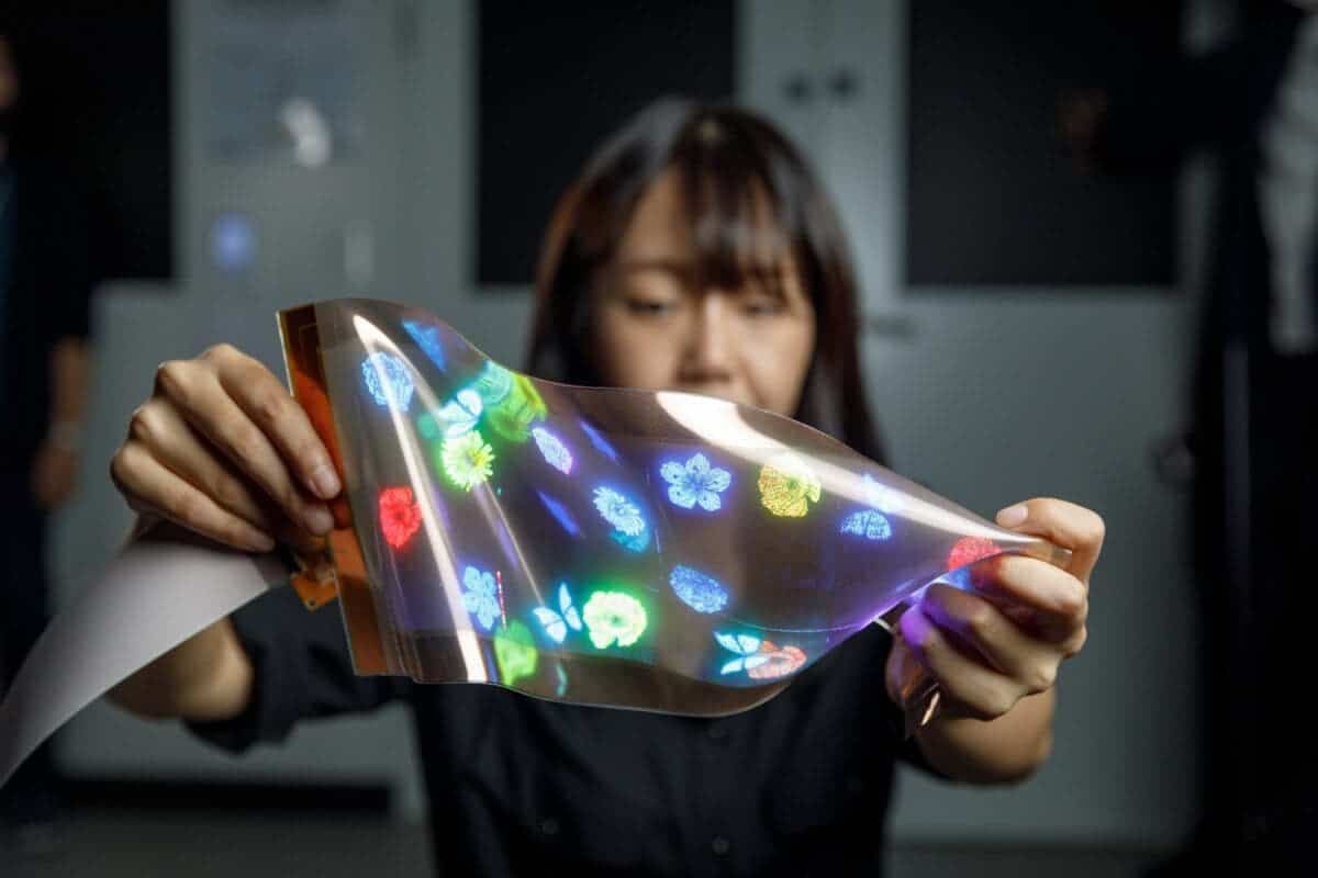 LG Display Showed The First Genuine 12" Stretchable Display