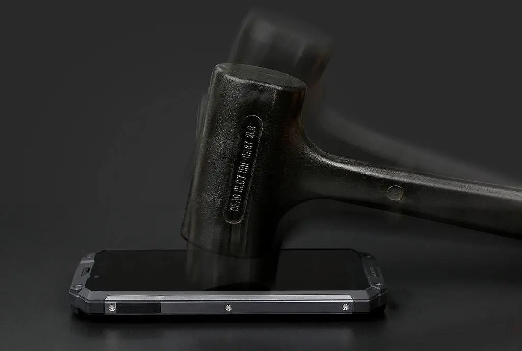 Rugged OUKITEL WP2 brutal shock-proof challenge video