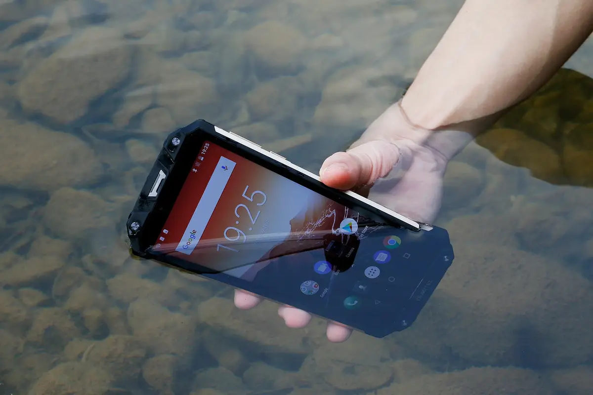 OUKITEL WP2 Military Grade IP68 Waterproof Challenges (Video)