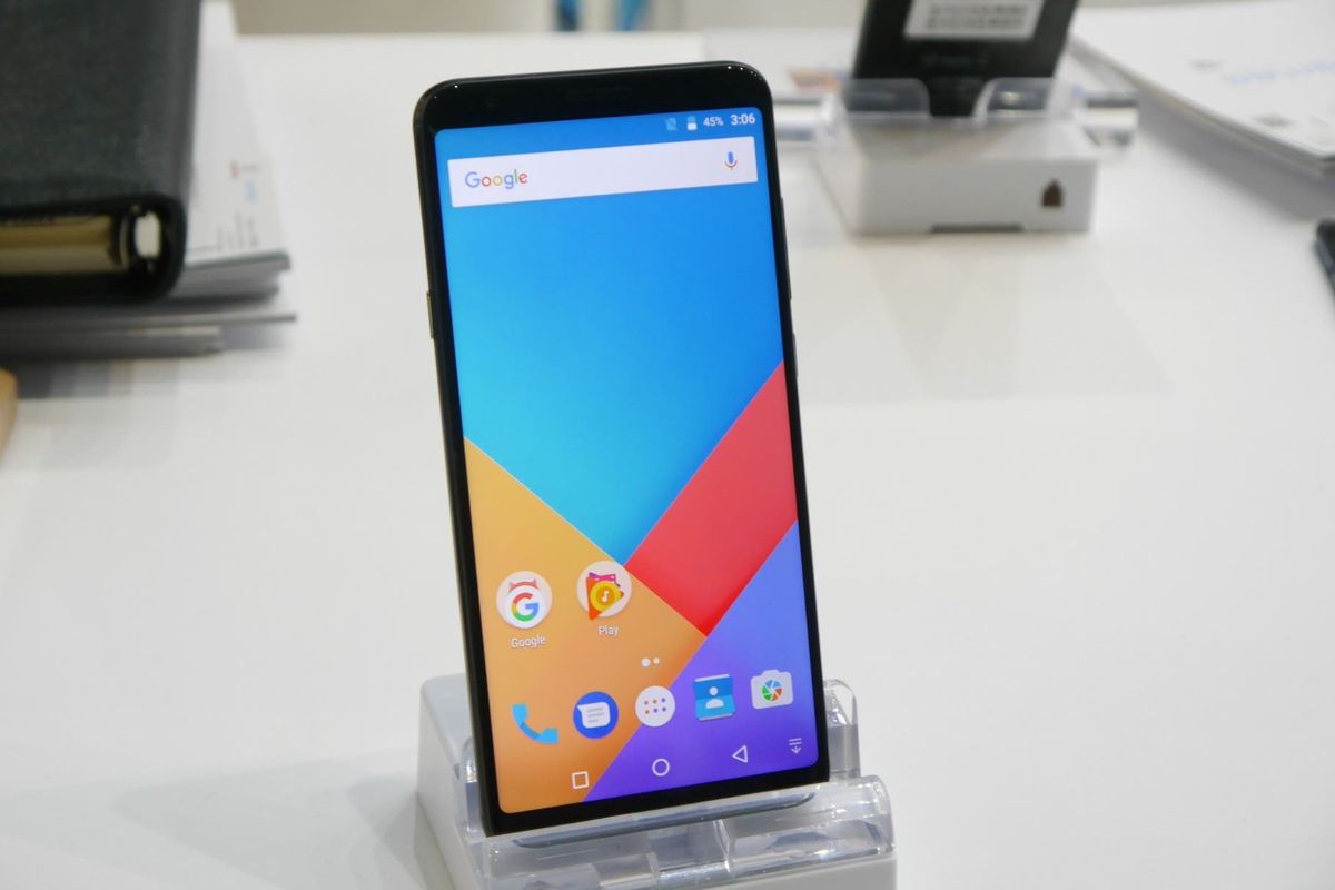 Vernee Apollo 2 with MTK Helio X30 Hands-On from MWC 2018