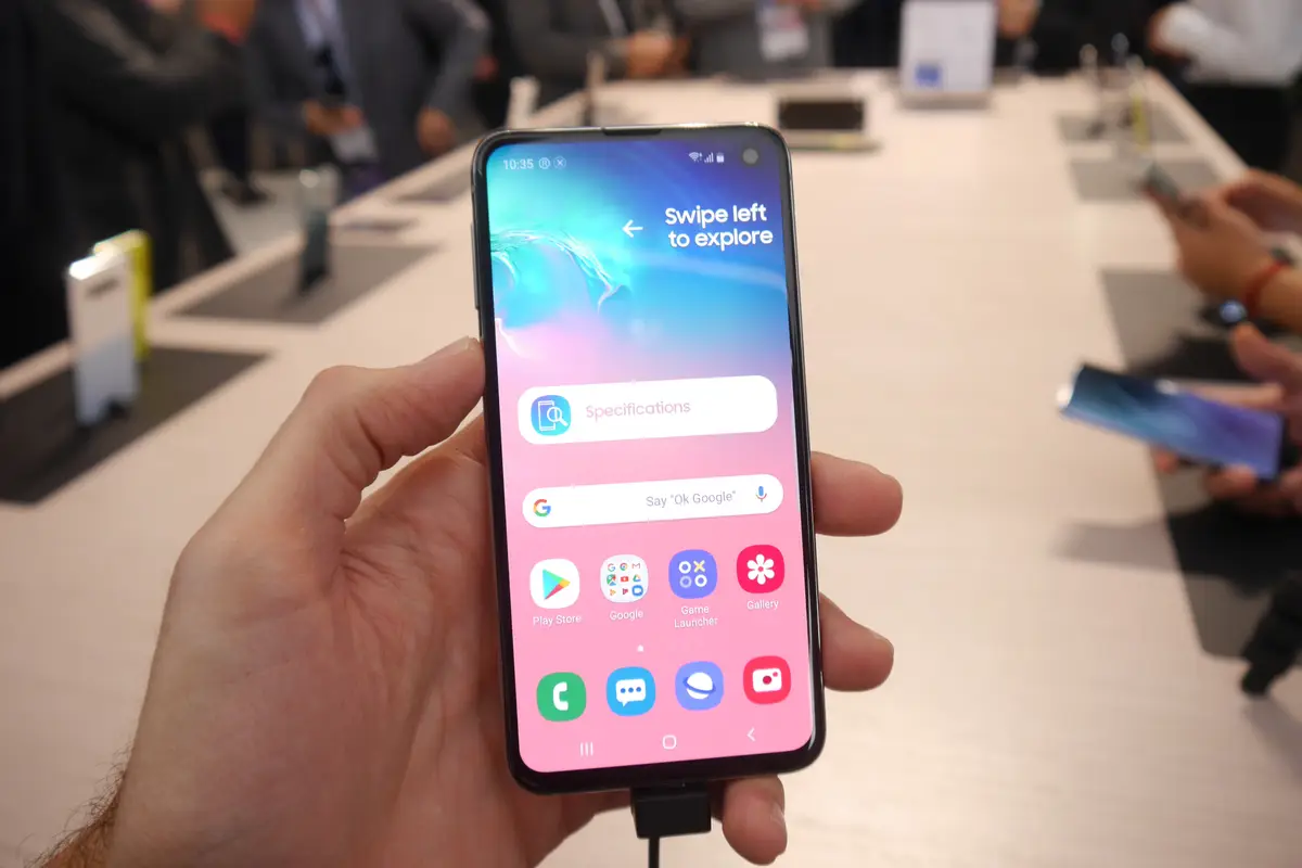Samsung Galaxy S10E Hands-On from MWC 2019