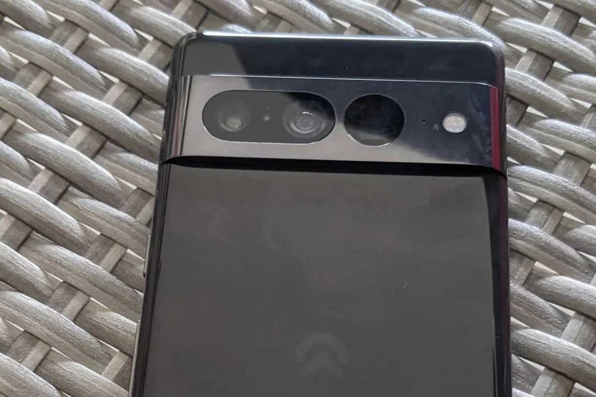 Pixel 7 Pro prototype surfaced in live photos months before launch