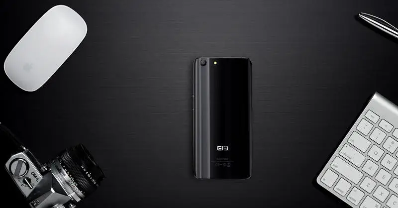 Elephone S7 flashes the fancy glittery black cover