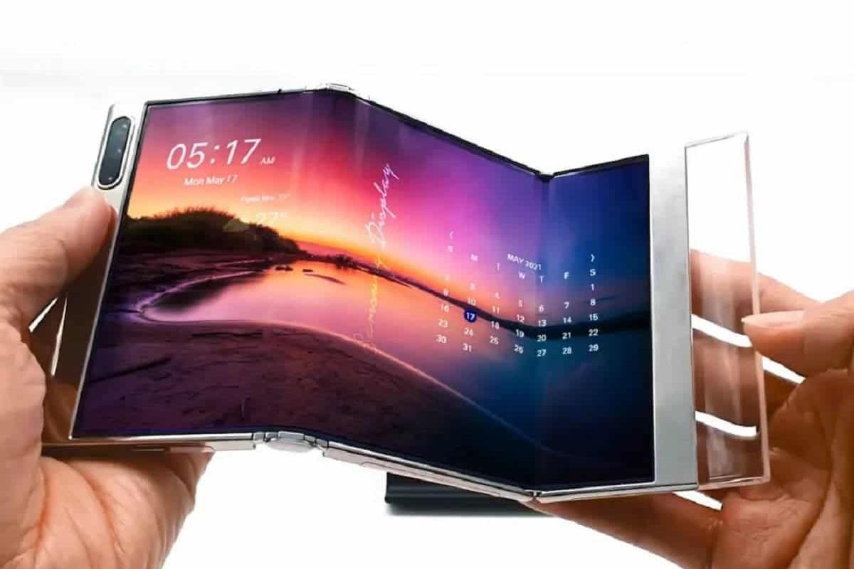 Samsung is preparing to showcase a flexible S-shaped screen