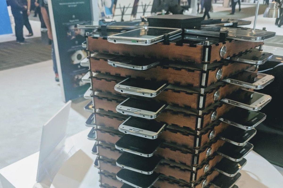 Old Samsung Galaxy S5 Units upcycled as a Bitcoin Miner