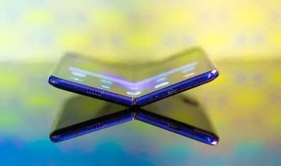 Samsung Galaxy Z Flip rumored to go on sale in February for $1,400