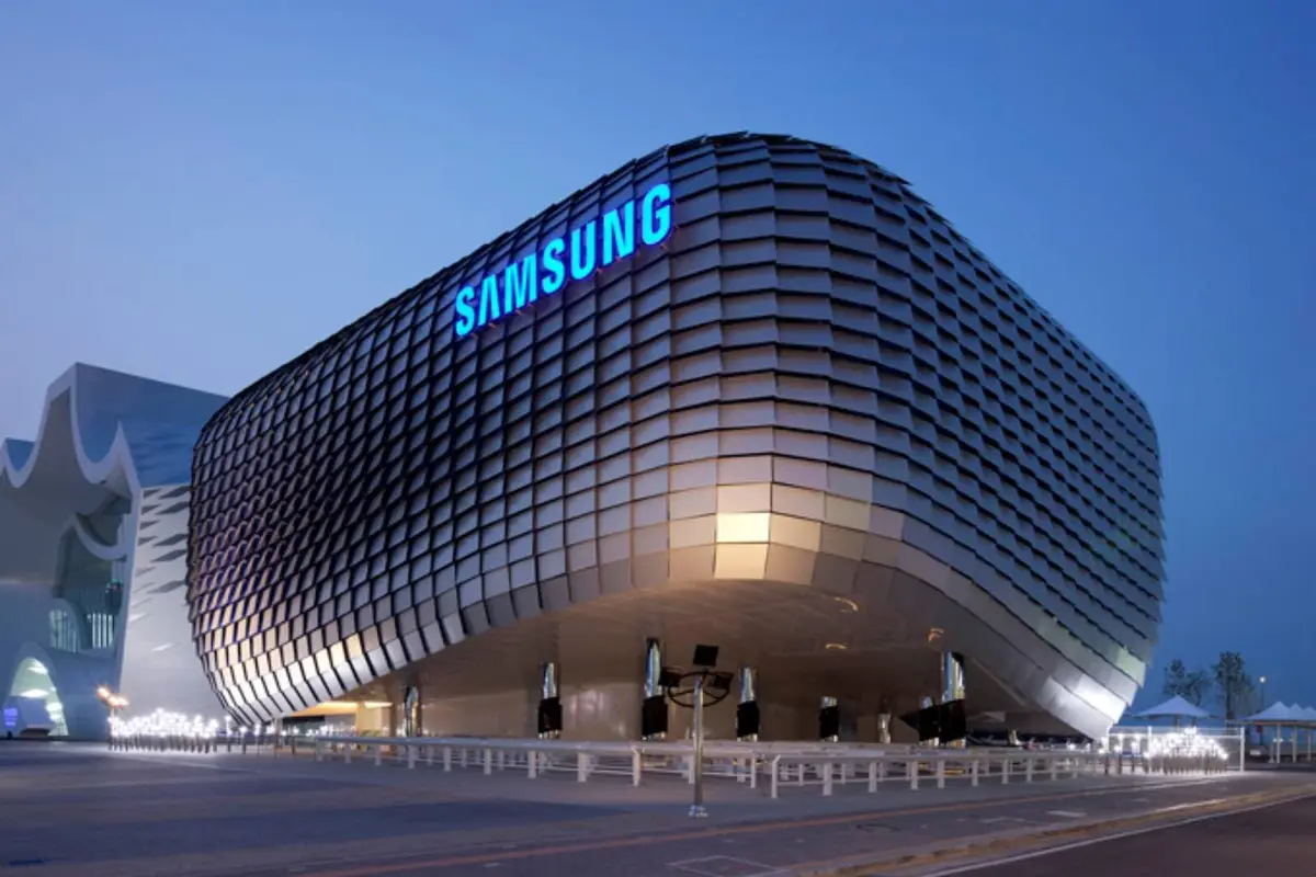 Samsung Left With An Excess Of OLED Panels Thanks To iPhone X's Production Cut?
