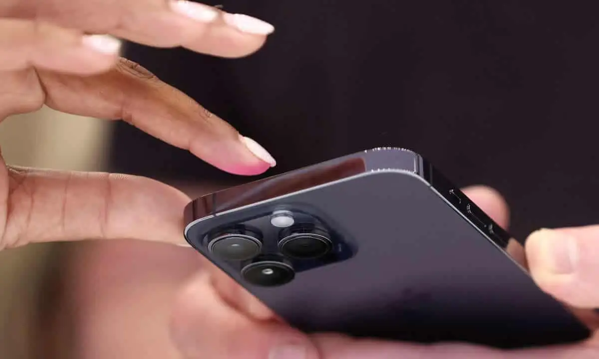 Smartphones with satellite connections - what do they offer