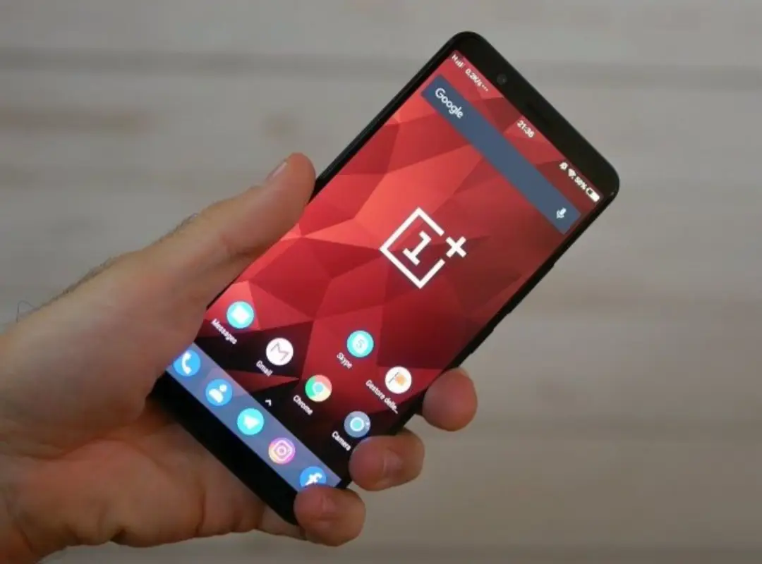 OnePlus 5T hands-on photo pops up on Weibo! Carl PEI hints towards imminent launch by posting a teaser