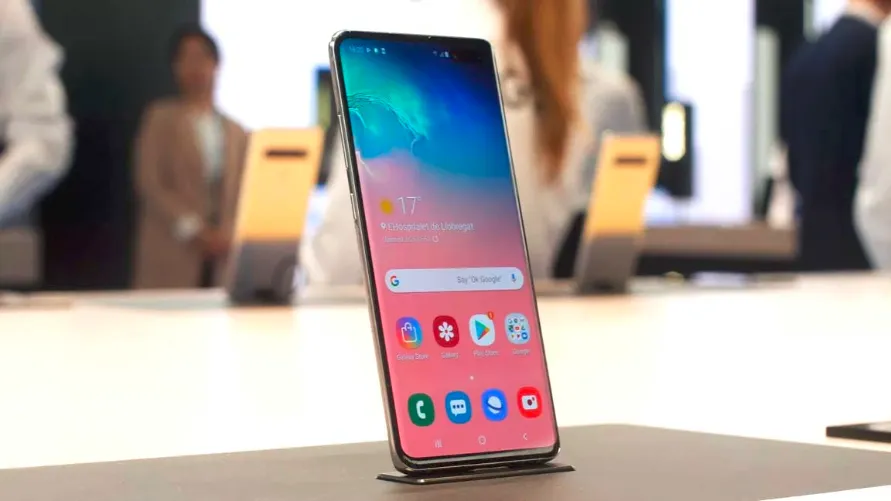 Galaxy S10 5G goes on pre-order in the UK, shipping early in next month