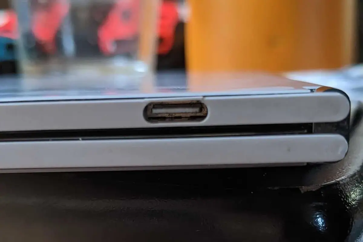 Surface Duo is cracking due to very thin plastic near the USB-C port