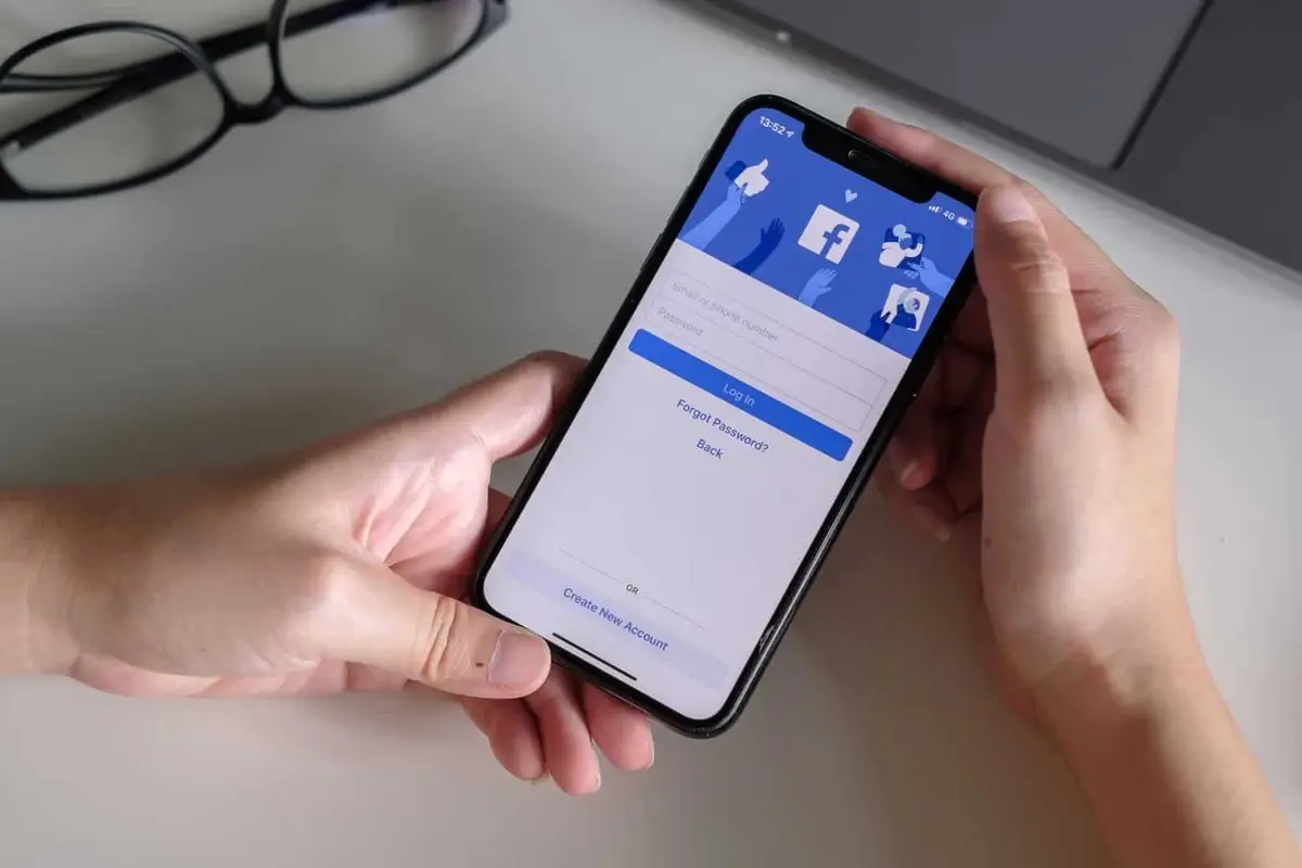 Facebook is down: The news feed is completely broken!